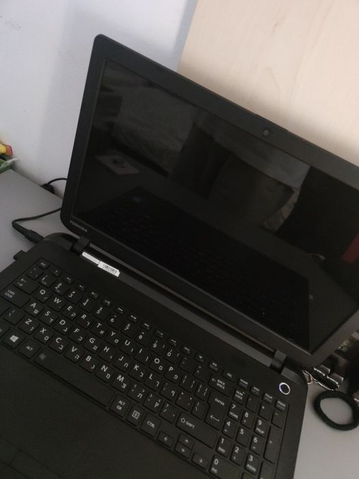 Vând laptob Toshiba