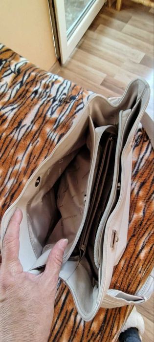 Продавам дамски чанти естествена кожа