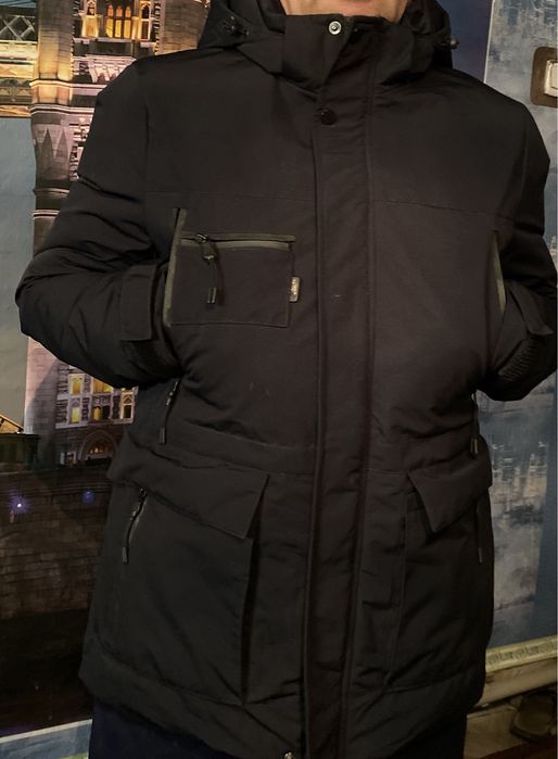 Продам зимние куртки