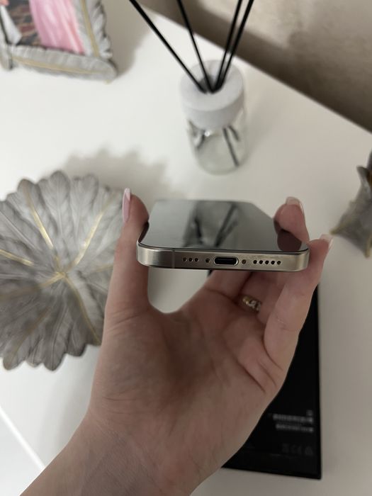 iphone 15 pro Natural Titanium
