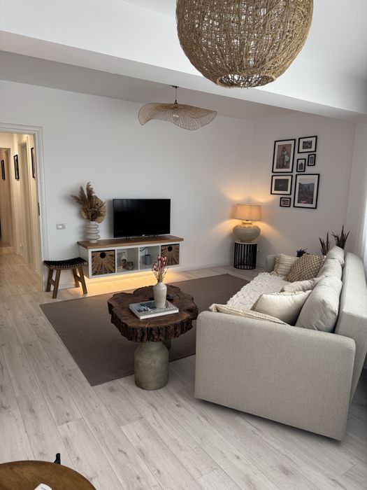 Apartament 2 camere cu loc de parcare inclus - zona Tractorul