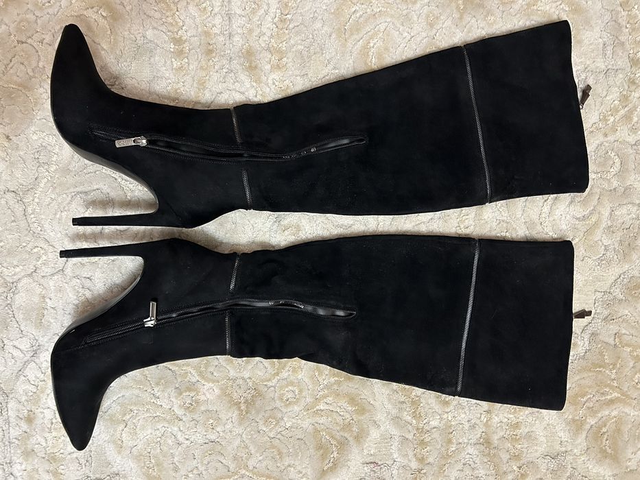 Замшевые сапоги.