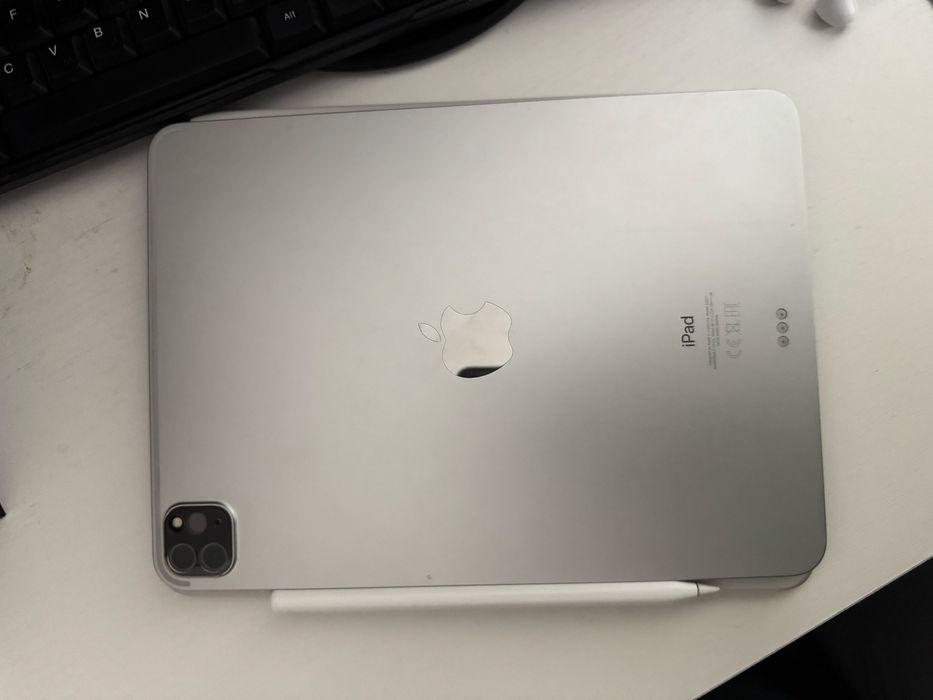 iPad Pro, Magic Keyboard, Apple Pencil