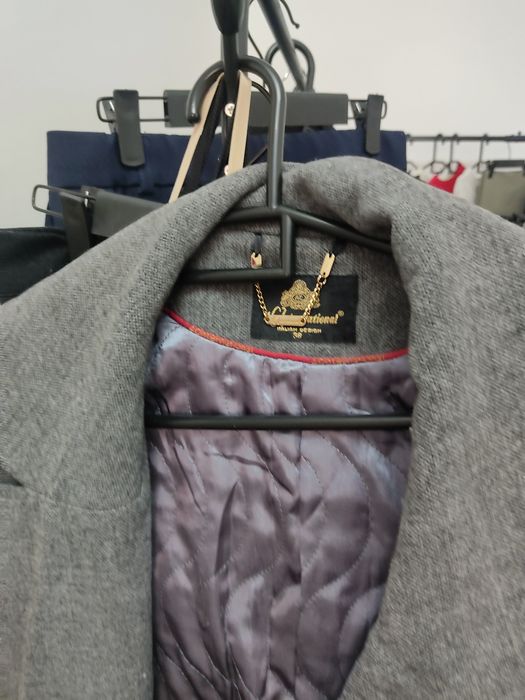 Продаю куртки весенние