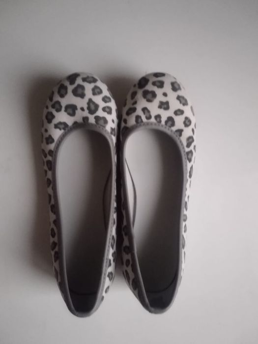 Туфли и кроссовки для девочки