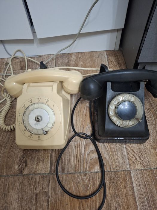 Винтажный  телефонный  аппарат