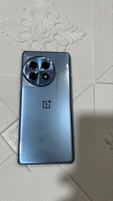 Продаю субфлагман One Plus 12R