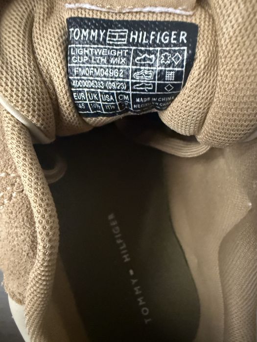 Продам кроссовки Tommy