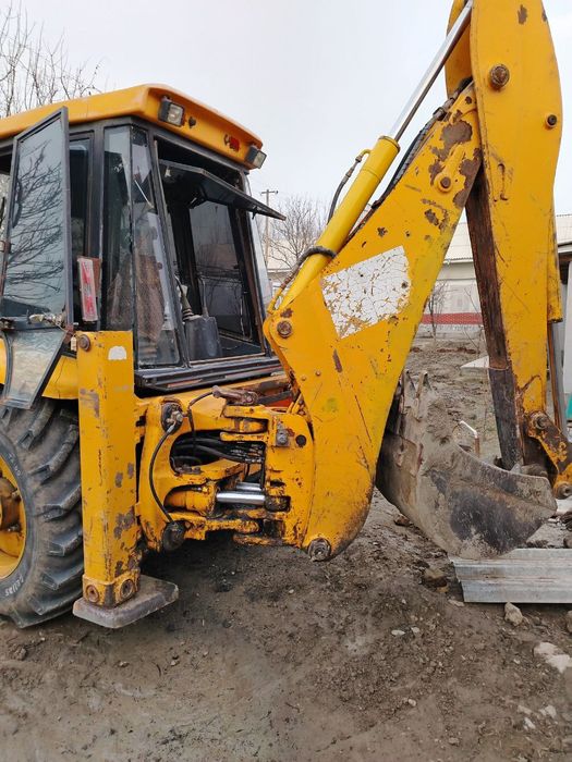 JCB ekskovatori sotiladi 2006 yil