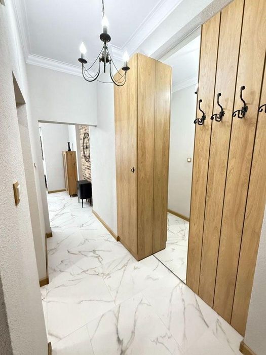 Дава се под наем Тристаен апартамент в София, Център - 120 кв.м за 1993.59 € - Снимка #7