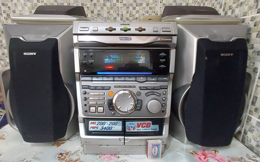 Sony япония. Размер 45×75 см.