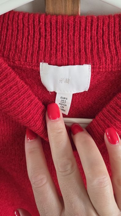 Н&М червен мек пуловер