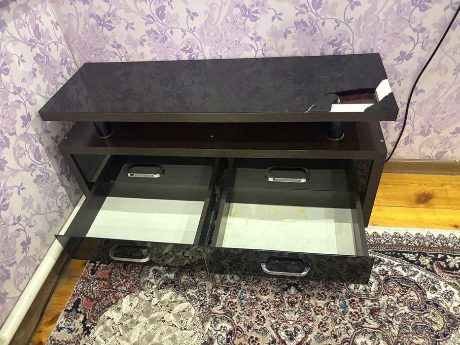 Продам практичную тумбочку