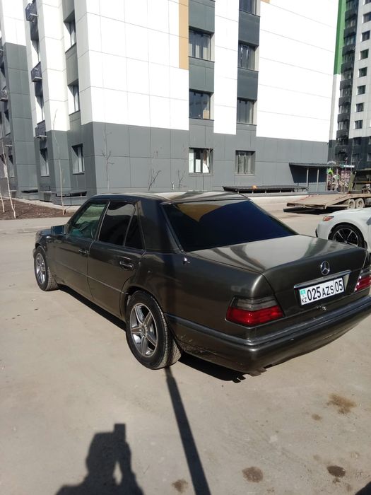 Продам мерс 124 машина