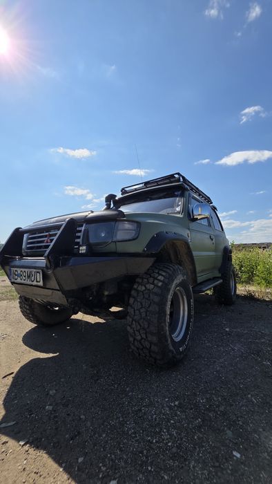 Vand sau schimb Mitsubishi pajero top masina