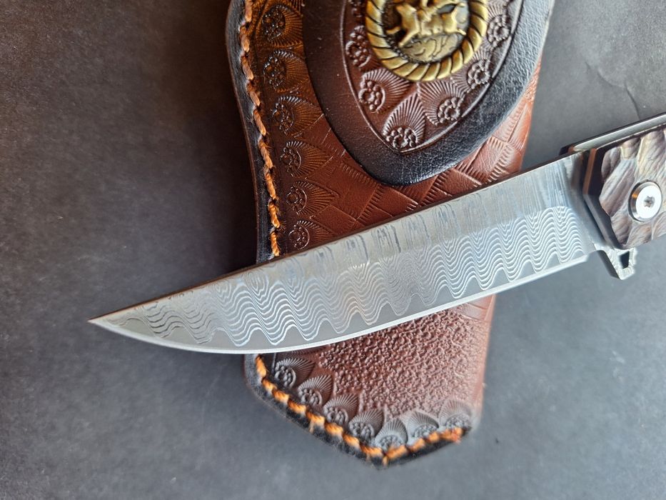 Сгъваем нож-дамаска стомана VG-10 с кожена кания