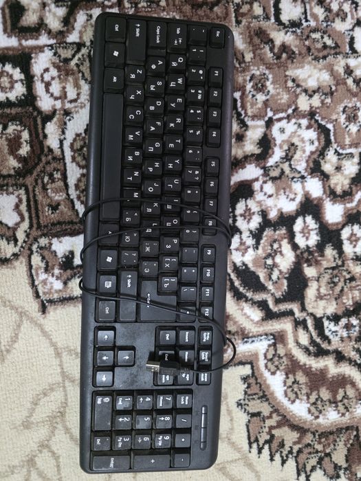 Продаётся монитор и клавиатура