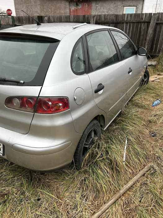 Dezmembrez Seat Ibiza , benzina!