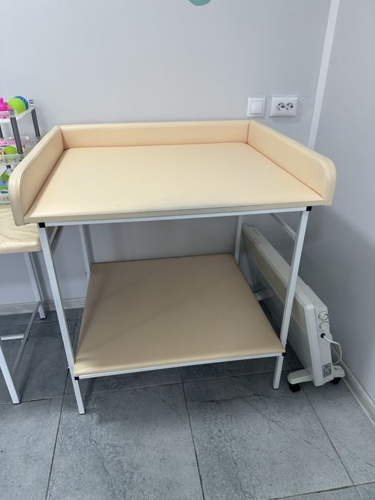 Продам пеленальный столик