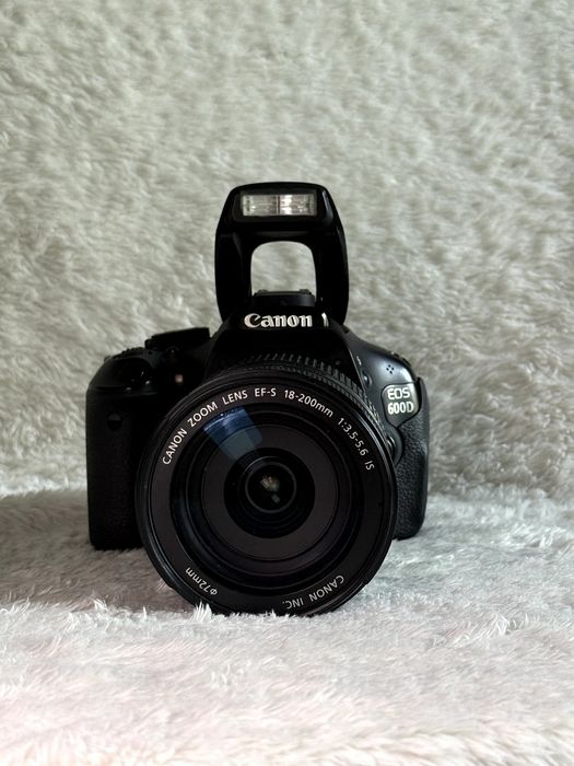 Canon EOS 600D + Универсальный объектив 18-200mm