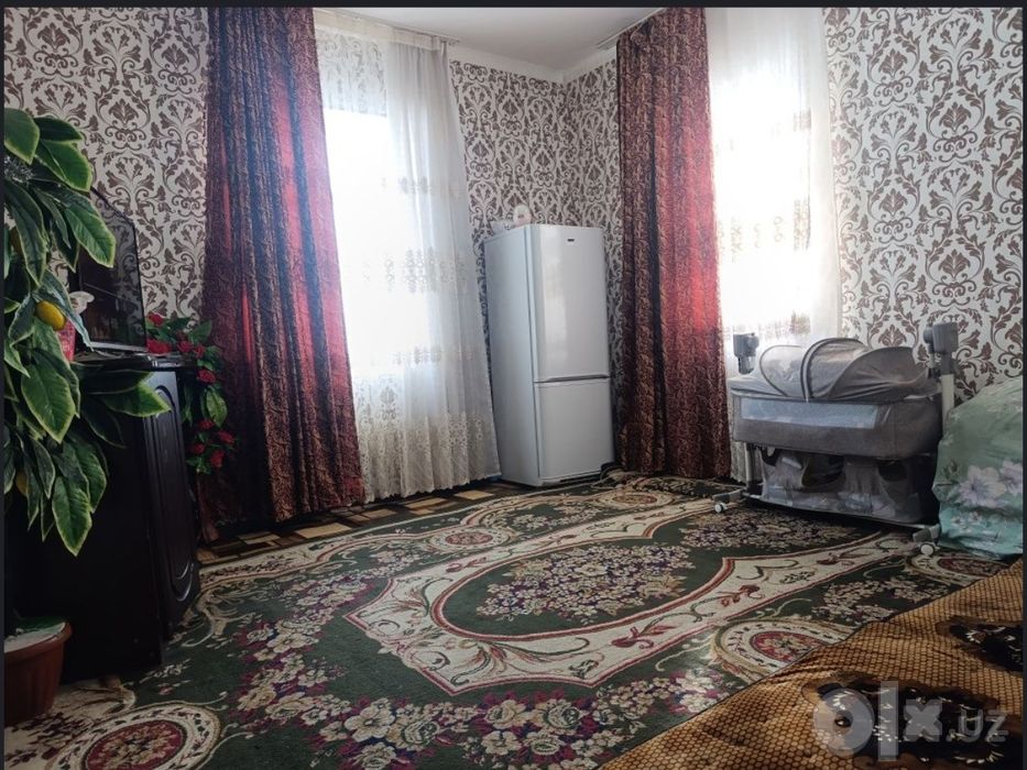 Продаю дом 1 азотчик изюми 4 сотык