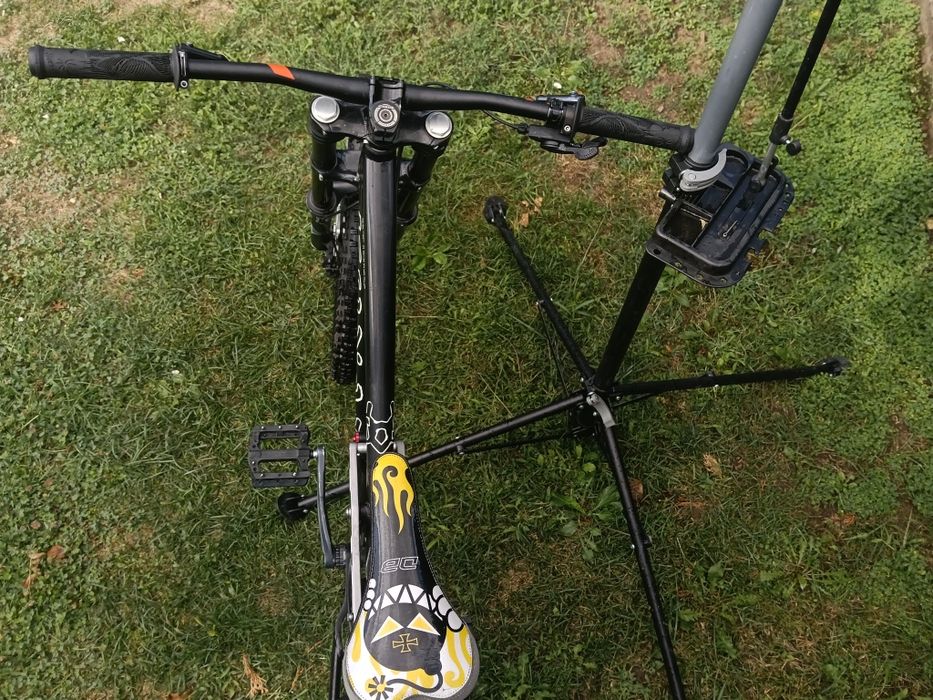 Bicicletă full suspension Kona Stinky - DH / Freeride