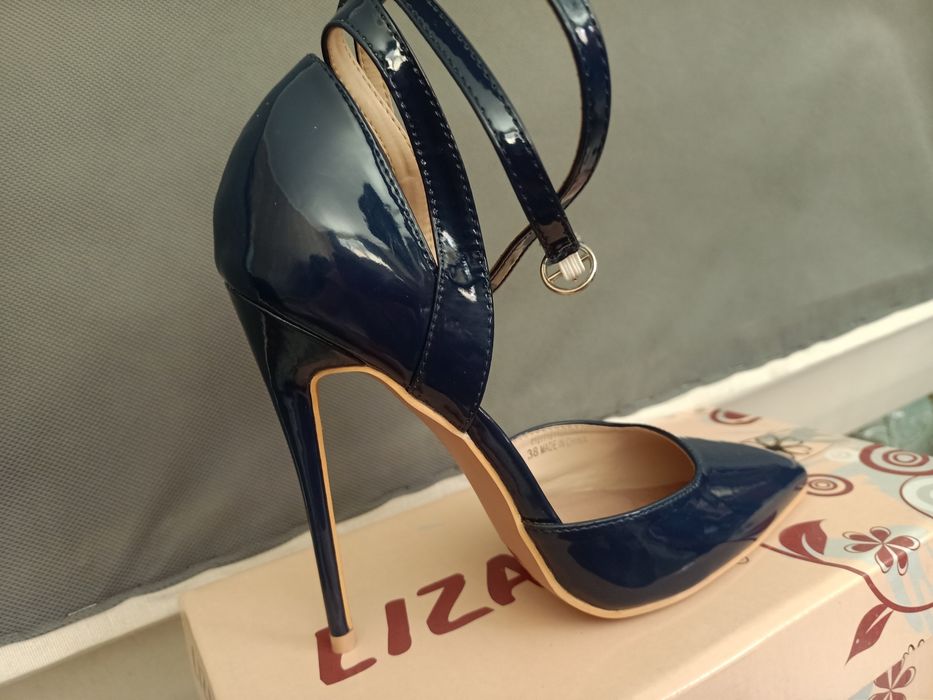 Продам шикарные новые туфли