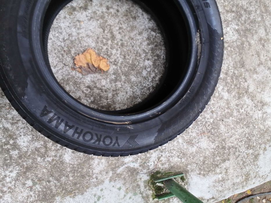 Гуми Йокохама с размери 235/55/17 в отлично състояние и грайфера 7,5мм