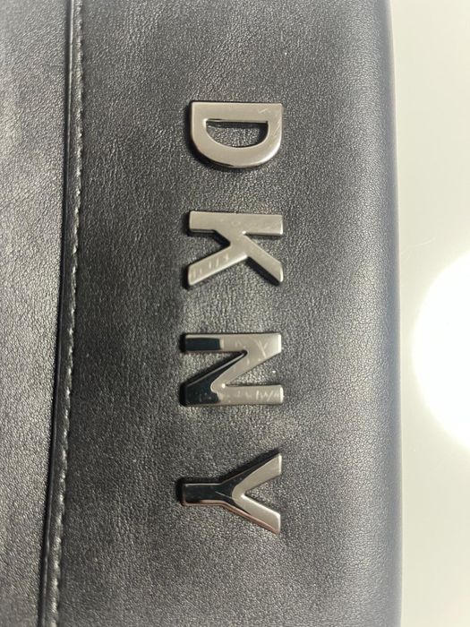 Portofel DKNY impecabil