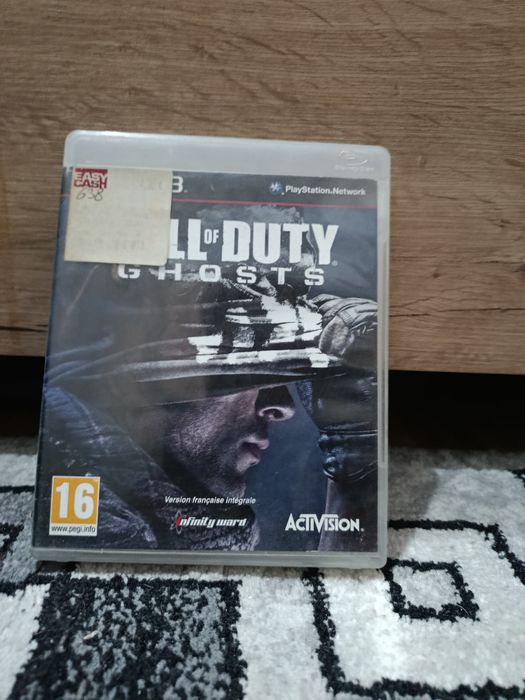 Ps 3 folosit de puține ori vine cu 6 jocuri și cu cablu de alimentare