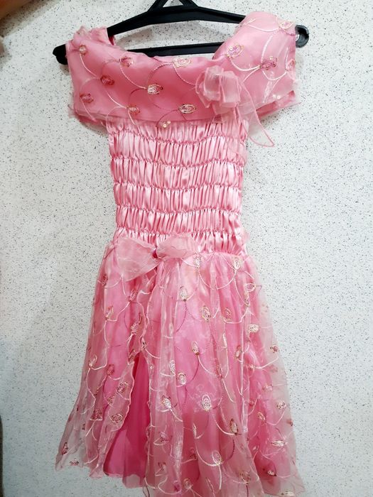 Нарядное платье на девочку 5-7