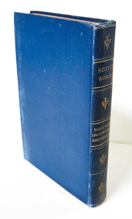 19 тома от произведенията на сър Уолтър Скот