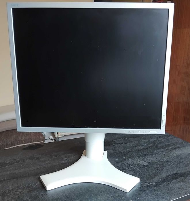 NEC MultiSync L195RW е 19″ (48 cm) LCD