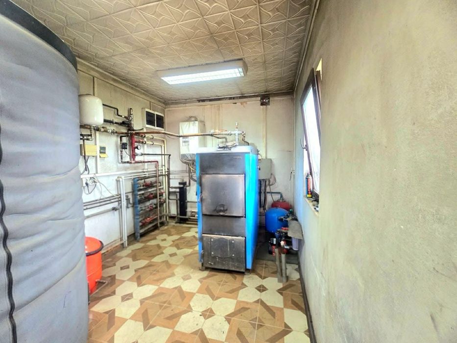 Casă de vanzare- cu spatiu comercial si 7.773  teren