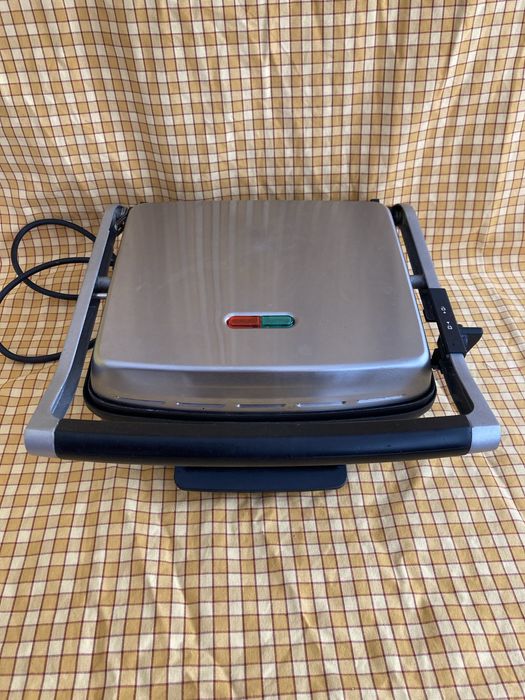 Grill electric 2000w.