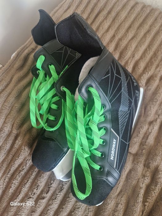 Продам коньки 44 размер