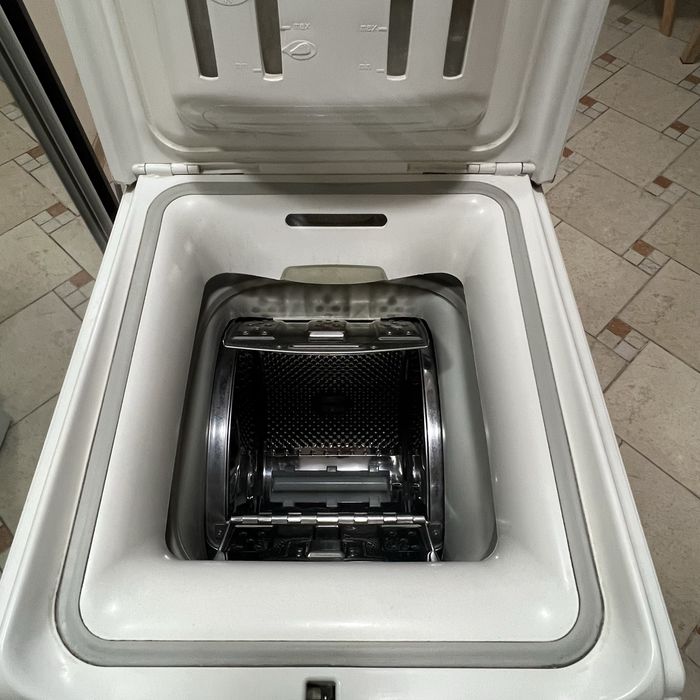 Продаеться стиральная машина Whirlpool.