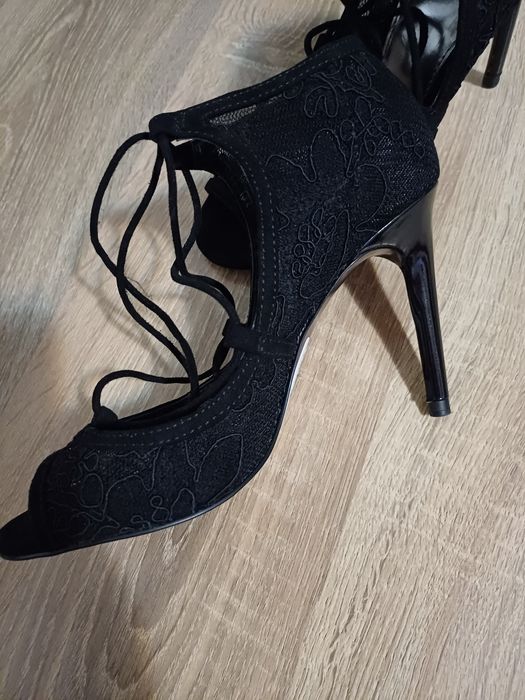 Sandale deosebite Next