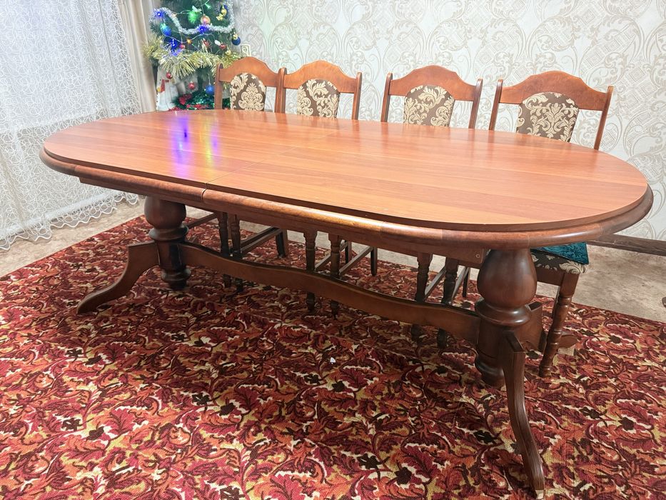 Продаётся стол со стульями (8 шт.)