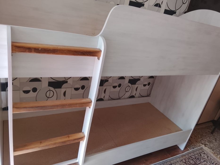 Двухъярусная кровать