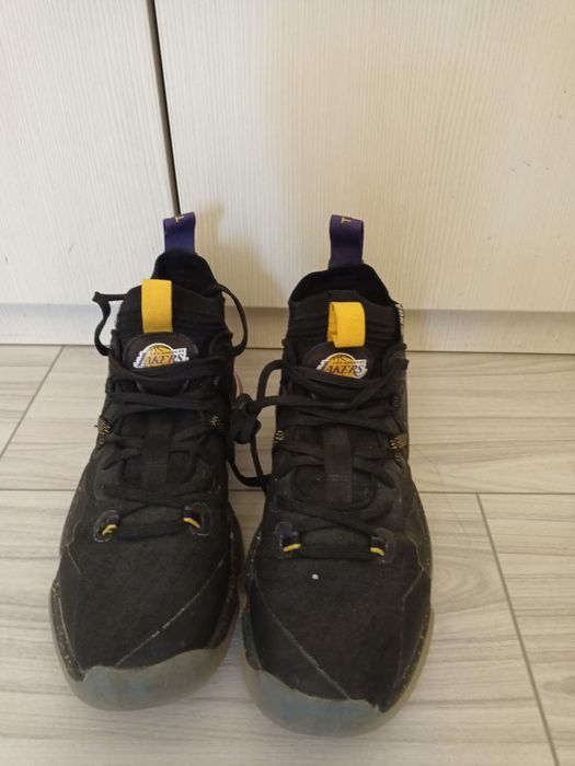 Vând Nike nr 39 albi