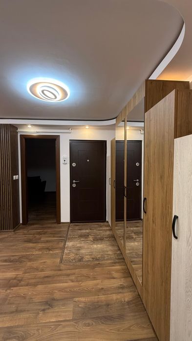 Vând apartament zona DIANA PIATA MICA