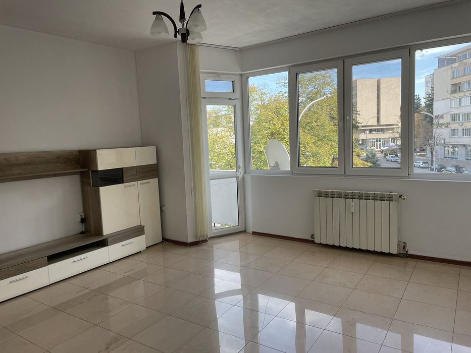 Продава се Тристаен апартамент в Перник, Център - 100 кв.м за 1400 €/кв.м - Снимка #1