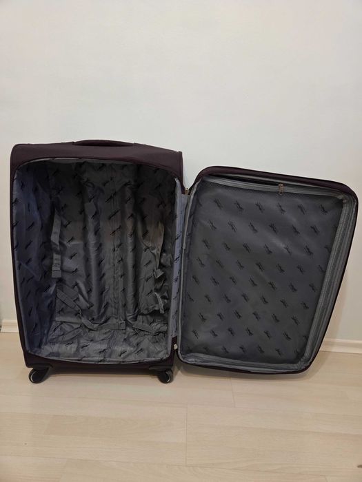 Голям куфар в лилав цвят