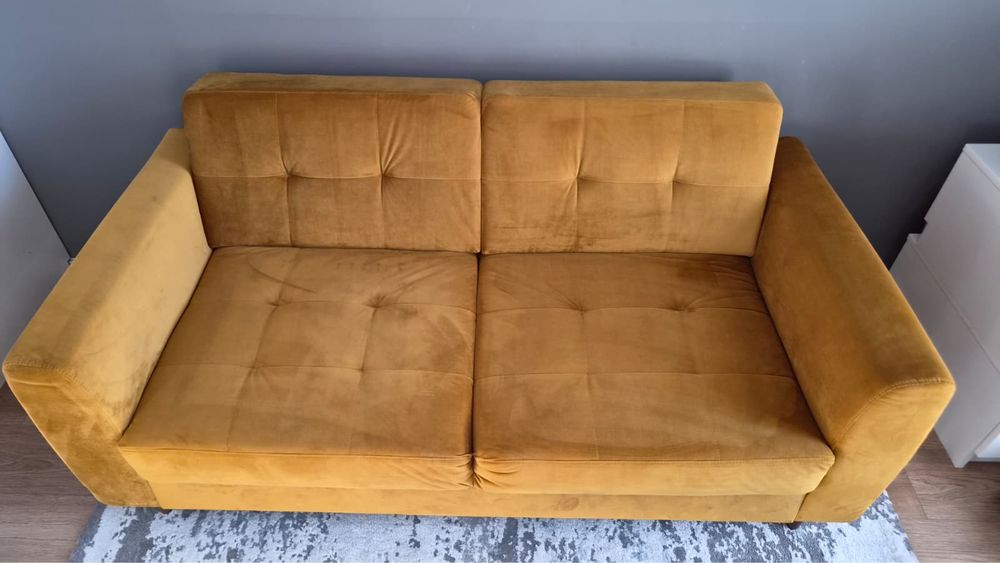 Canapea Mobexpert din catifea culoare mustar