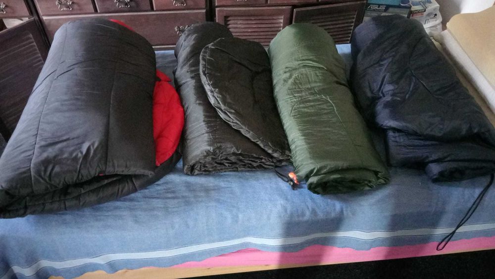 4 Saci de dormit camping