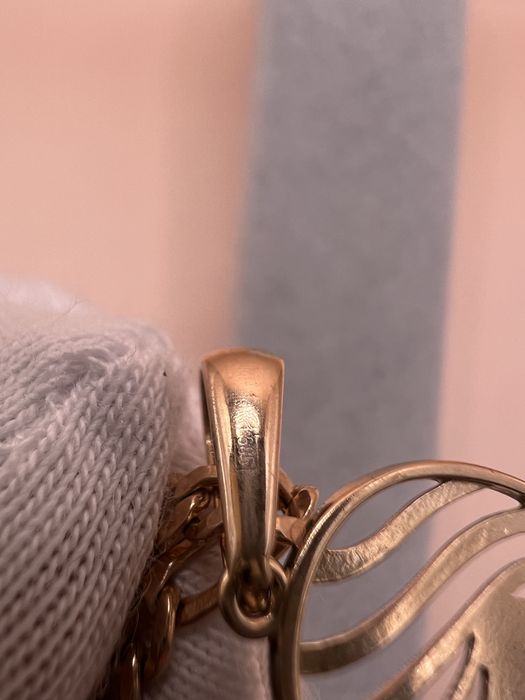 Продам золотой кулон.