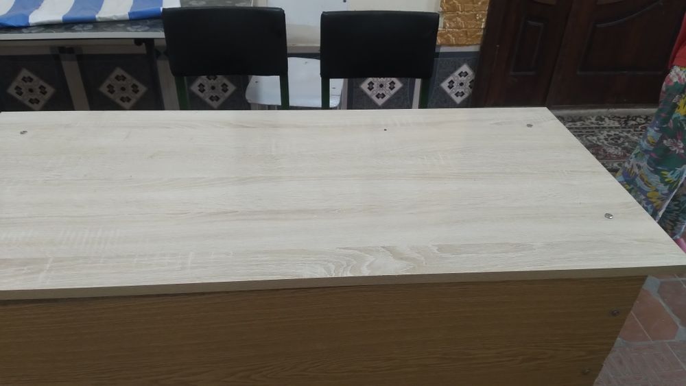 Продаётся парта.