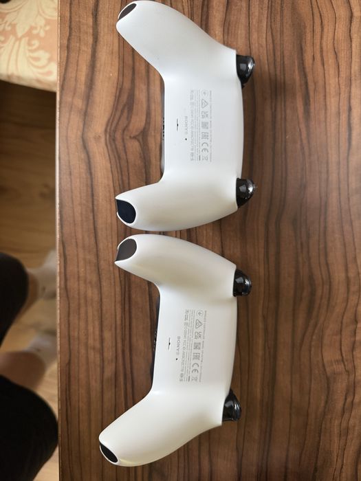 PlayStation 5 | 2 controllers