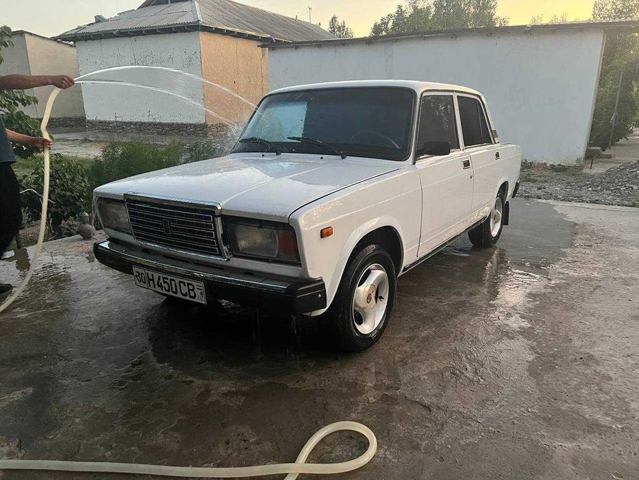 Vaz 2107 sotiladi